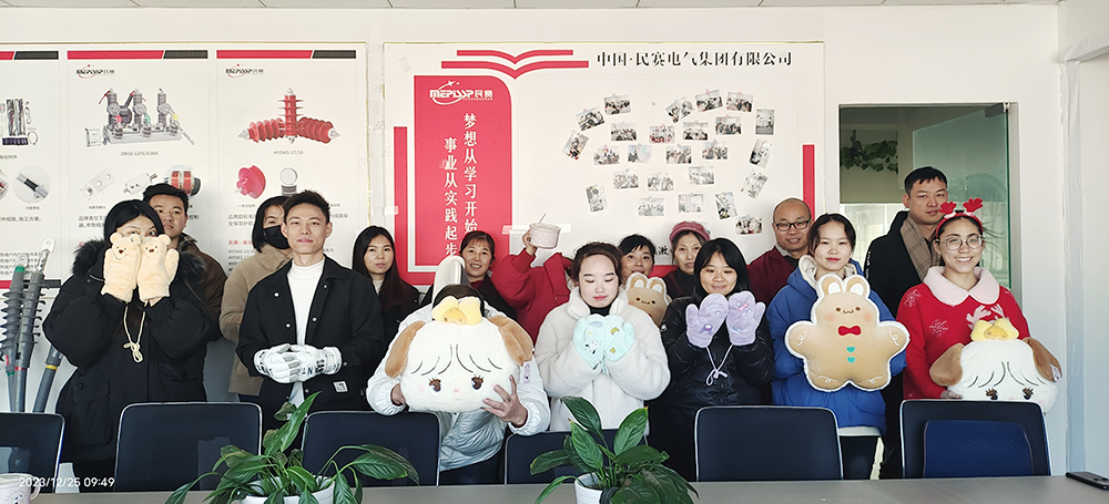 2023年圣诞的钟声敲响，im首页电气很荣幸余大家一起跨进充满希望的2024！