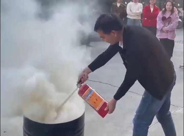 im首页电气消防演习，烟幕起，警报鸣，实操演练筑安全防线，防患未然！